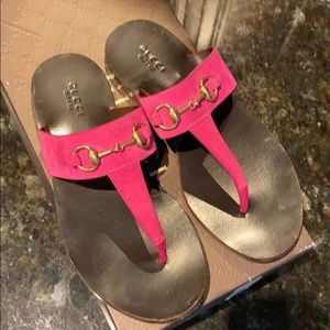 Auth. Gucci sandals sz 35 magenta color like new